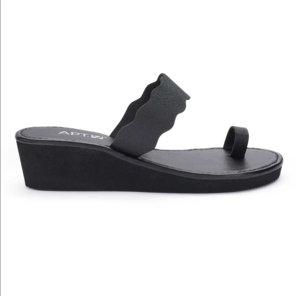 Apt. 9 Scalloped Wedge Flip-Flops Black New - Picture 3 of 6